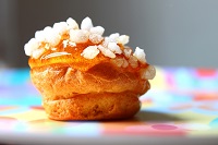             Chou chouquette (pâte à chou, couverture caramel, grains de sucre perlé)