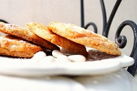             Frisson cacaoté (royal au chocolat, palets de nougatine)